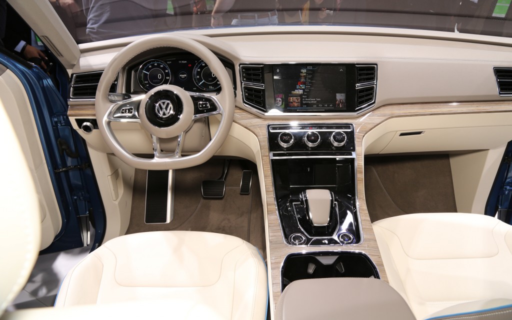 Volkswagen-Crossblue-Concept-cockpit-1024x640