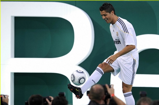cristiano-ronaldo-is-a-real-madrid-player-24
