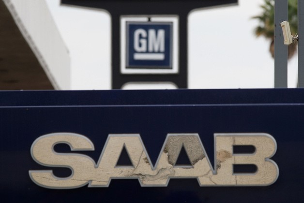 saab-and-gm-dealer-signs