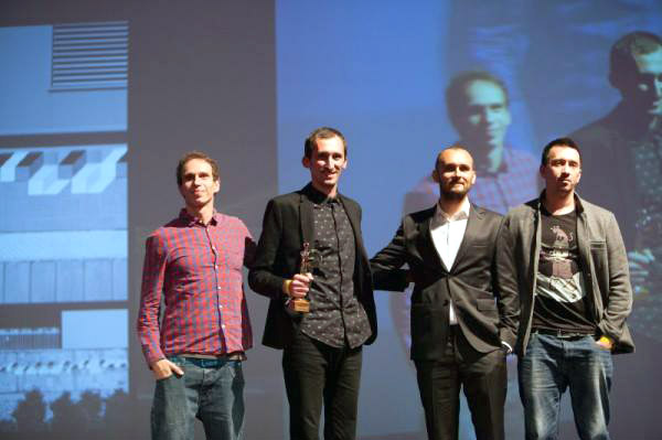Ekipata sto go osvoi priznanieto za dizajnot za Skopje Jazz Festival 2013