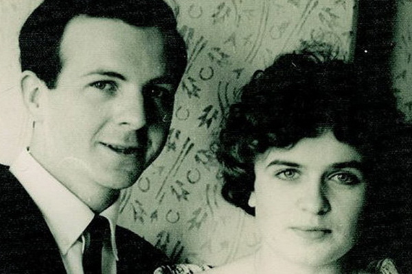 Lee Harvey Oswald's Wife Auctions Off His Wedding Band