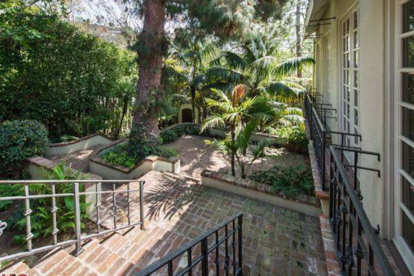 See inside: Jodie Foster puts her Hollywood Hills home on the market