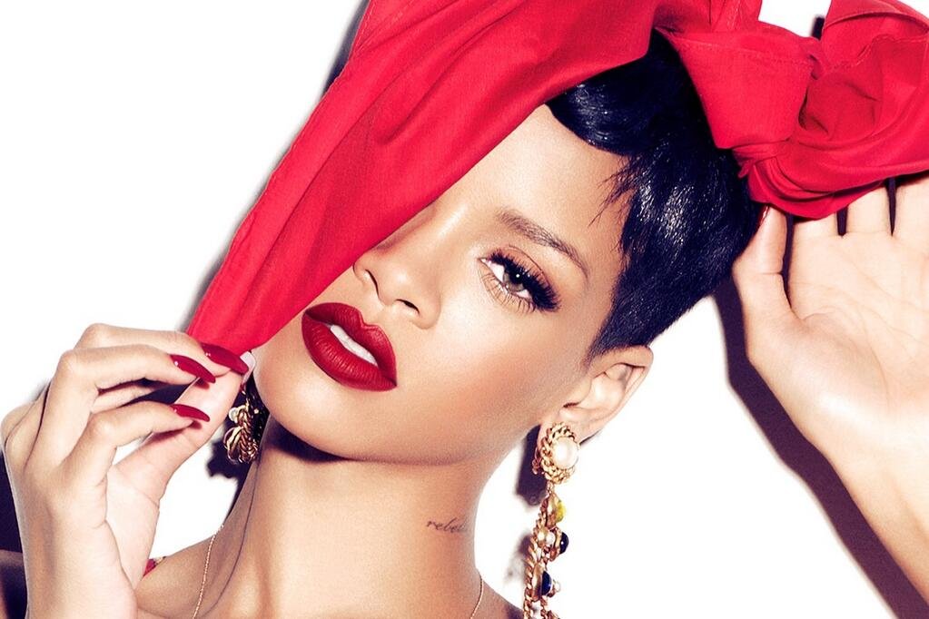 Rihanna 2013