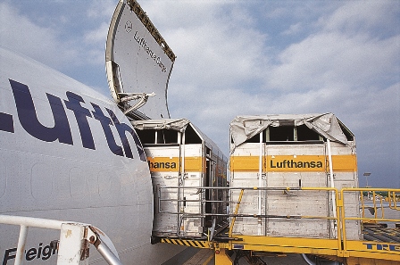 Lufthansa_loading_pic_3