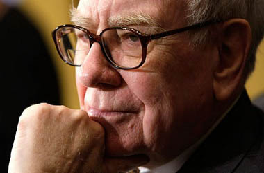 WASHINGTON - NOVEMBER 14:  Berkshire Hathaway Chairman and CEO Warren Buffett pauses prior to a hearing before the Senate Finance Committee November 14, 2007 on Capitol Hill in Washington, DC. The hearing was to examine the uncertainty in federal estate tax planning under current law which will change every year from 2008 through 2011.  (Photo by Alex Wong/Getty Images) *** Local Caption *** Warren Buffett