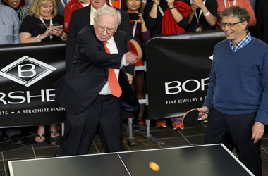Berkshire Hathaway CEO Warren Buffett (L) plays table tennis with Microsoft co-founder Bill Gates during the Berkshire annual meeting weekend in Omaha, Nebraska May 3, 2015. More than 40,000 Berkshire Hathaway shareholders poured into Omaha this weekend to celebrate Buffett's 50th anniversary running the company, at what the world's third-richest person calls Woodstock for Capitalists.  REUTERS/Rick Wilking      TPX IMAGES OF THE DAY