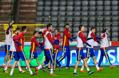 Spain's national soccer team players warm up during a training session at the King Baudouin stadium in Brussels on Monday, Nov. 16, 2015, ahead of their friendly match against Belgium on Tuesday. (AP Photo/Geert Vanden Wijngaert)