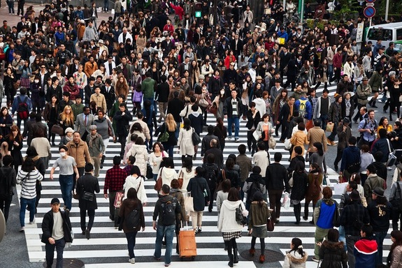 crowd-crossing-street