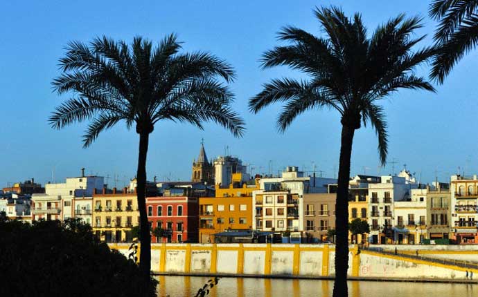 Spain, Andalusia, Seville, Triana District on Guadalquivir River banks, Calle Betis, Betis Quay