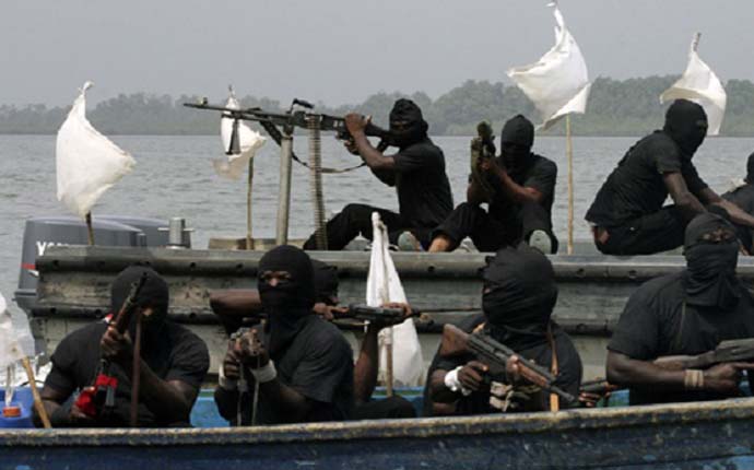Militants patrol the creeks of the Niger delta region of Nigeria January 30, 2007. Thousands of foreign workers and their families have left Africa's top oil producer since a faceless new militant group launched unprecedented attacks on the places where they work, live and relax. Picture taken January 30, 2007. To match feature NIGERIA-OIL    REUTERS/George Esiri (NIGERIA)
