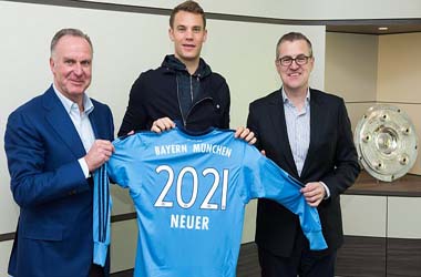 Manuel Neuer Extends Contract With FC Bayern Muenchen