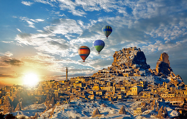 turkey-hot-air-ballooning-over-uchisar-village-cappadocia