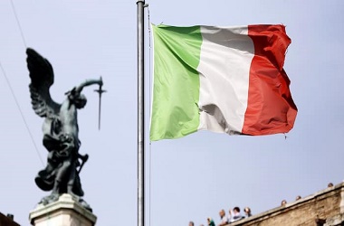 Tourists take in the view from the top of St Angelo's castle as an Italian national flag flies from a flagpole nearby in Rome, Italy, on Sunday, May 5, 2013. Italian banks' corporate loan book will worsen this year as the euro region's third-biggest economy remains mired in its longest recession in two decades, according to the nation's central bank. Photographer: Alessia Pierdomenico/Bloomberg