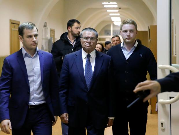 Russian Economy Minister Alexei Ulyukayev who was detained by law enforcement officials on corruption charges, is escorted upon his arrival for a hearing at the Basmanny district court in Moscow, Russia, November 15, 2016. REUTERS/Maxim Shemetov