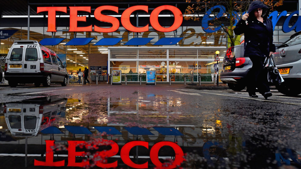 GLASGOW, SCOTLAND - OCTOBER 23: A general view of a Tesco supermarket on October 23, 2014 in Glasgow, Scotland.Tesco one of Britains biggest supermarkets has announced a 91.9% plunge in pre-tax profits to ?112 million for the first half of the year. (Photo by Jeff J Mitchell/Getty Images)
