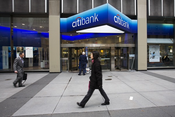 People pass a Citibank office on Tuesday, Nov. 27, 2007 in New York. Wall Street rebounded Tuesday after the Abu Dhabi Investment Authority said it will invest US$7.5 billion in Citigroup Inc., a vote of confidence for the nation's largest bank, which has suffered severe losses amid the ongoing crisis in the mortgage market. (AP Photo/Mark Lennihan)
