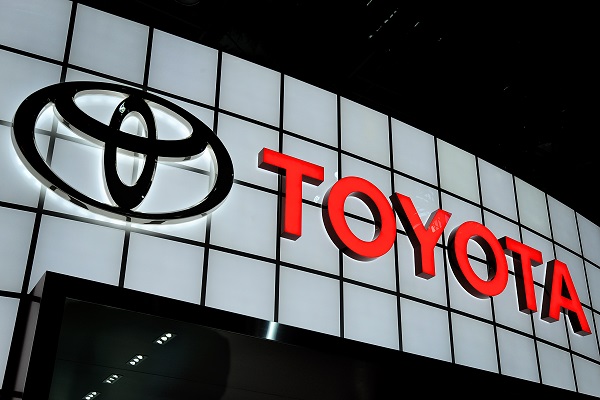 The Toyota Motor Corp. logo is displayed at the New York International Auto Show in New York, U.S., on Thursday, April 5, 2012. Toyota Motor Corp., Asia's largest automaker, raised its forecast for 2012 industrywide U.S. sales of cars and light trucks, citing rising consumer confidence. Photographer: Peter Foley/Bloomberg
