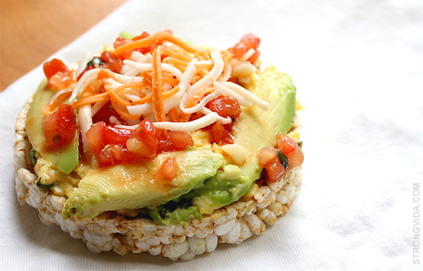 breakfast-rice-cake-eggs-trader-joes-recipe-vegetarian-avocado-brusetta-healthy