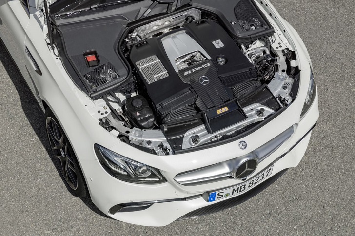Mercedes-AMG E 63 S 4MATIC+ T-Modell, diamantweiß, Motor ;Kraftstoffverbrauch kombiniert: 9,1 l/100 km, CO2-Emissionen kombiniert: 206 g/km Mercedes-AMG E 63 S 4MATIC+ Estate, diamond white, engine; Fuel consumption combined: 9.1 l/100 km; combined CO2 emissions: 206 g/km