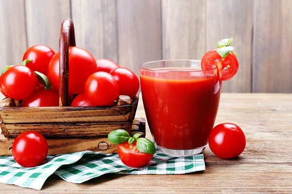 chi-ugc-article-how-a-daily-glass-of-tomato-juice-help-trim-y-2016-04-14