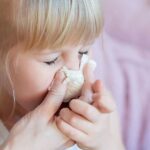 Кашлица, температура, затнат нос… Како да му помогнете на вашето дете дома кога ќе се разболи?