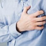МАЖИТЕ СЕ СРАМАТ ДА ГО ПРИЗНААТ ОВА, А ТОА МОЖЕ ДА ИМ СПАСИ ЖИВОТ! Препознајте ги раните симптоми на срцев удар