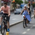 Кои земји ги плаќаат луѓето да патуваат со велосипед до работа?