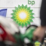 „BP“ ги намалува откупите на акции поради зголемен долг и ограничен паричен тек