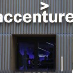 Падот на резервациите ги засени силните приходи на „Accenture“