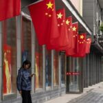 На кинеската економија ѝ е потребна помош, но дали има некој да ѝ ја пружи?